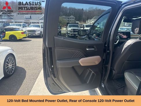 Used 2024 GMC Canyon Denali w/ LPO, Denali Black Edition AWD/4WD image 16
