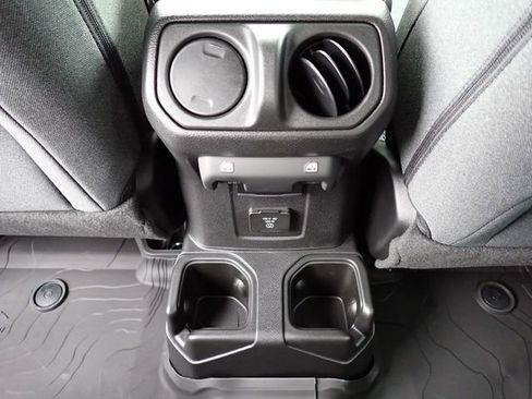 New 2025 Jeep Wrangler Unlimited Sahara AWD/4WD image 14