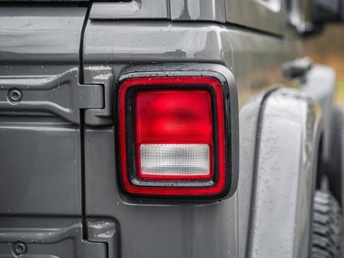 Used 2018 Jeep Wrangler Unlimited Sahara w/ Dual Top Group image 7