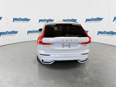 Used 2023 Volvo XC60 B5 Plus image 9