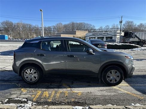 Used 2025 Nissan Kicks S image 9