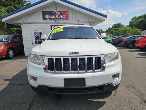 Used 2013 Jeep Grand Cherokee Laredo w/ Laredo E Group AWD/4WD image 3