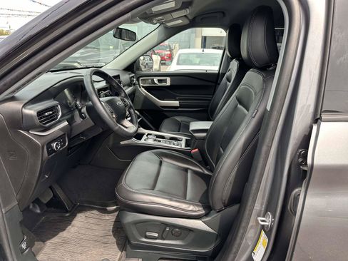 Used 2023 Ford Explorer XLT w/ Equipment Group 202A AWD/4WD image 12