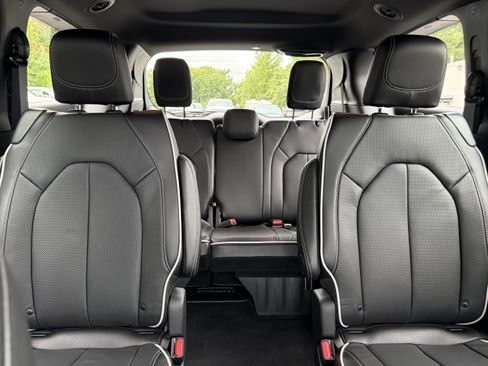New 2026 Chrysler Pacifica Limited w/ S Appearance Package FWD image 18