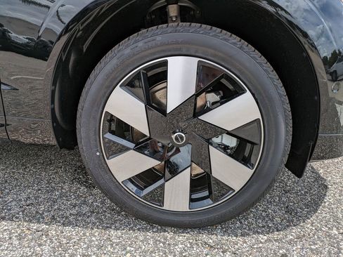 New 2025 Volvo XC60 T8 Plus w/ Protection Package Premier image 11