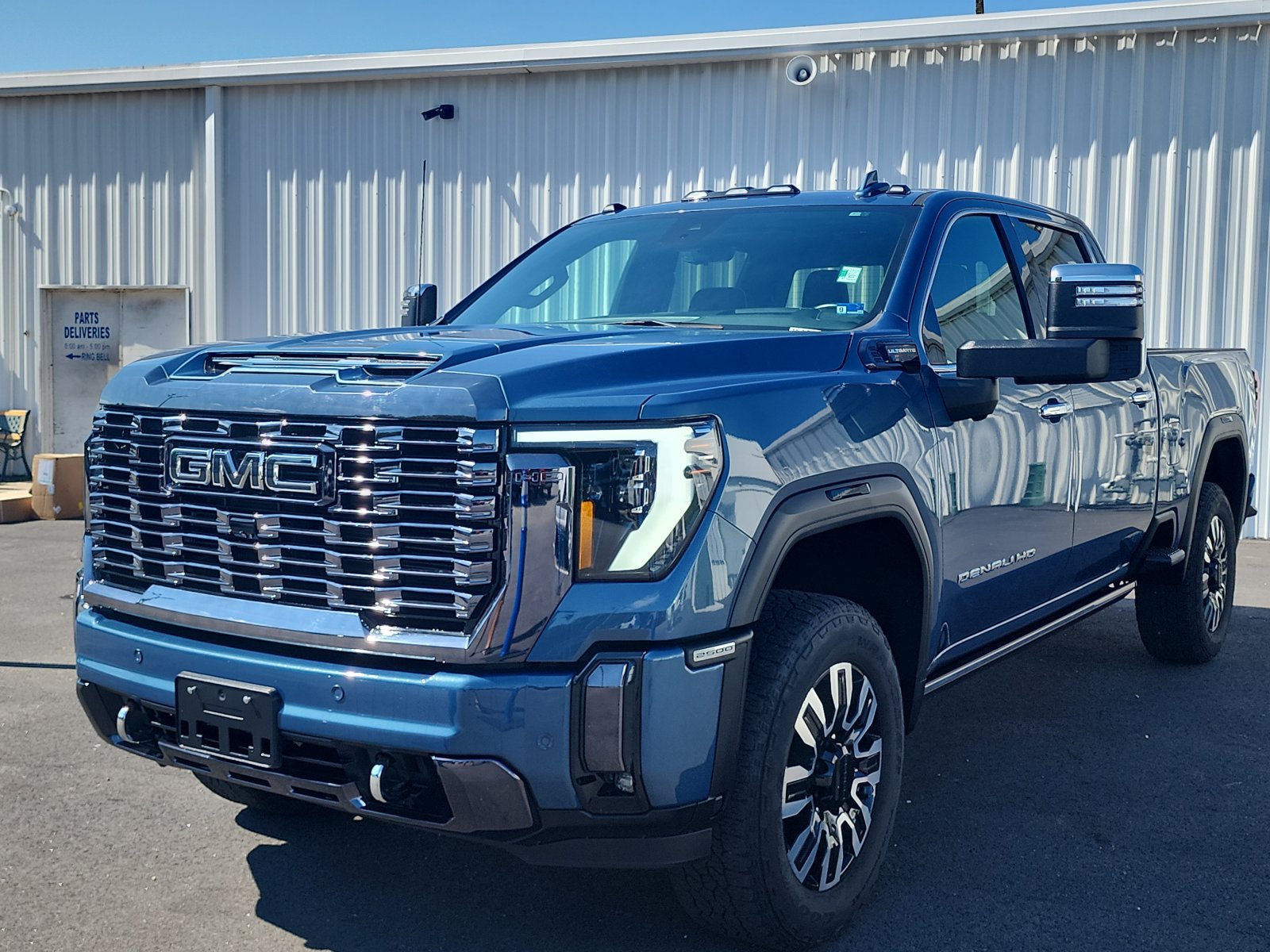 Used 2024 GMC Sierra 2500 Denali Ultimate w/ Max Trailering Package AWD/4WD image 1