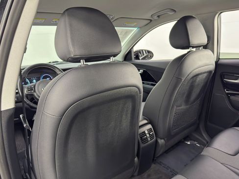 Used 2020 Kia Niro EX image 32