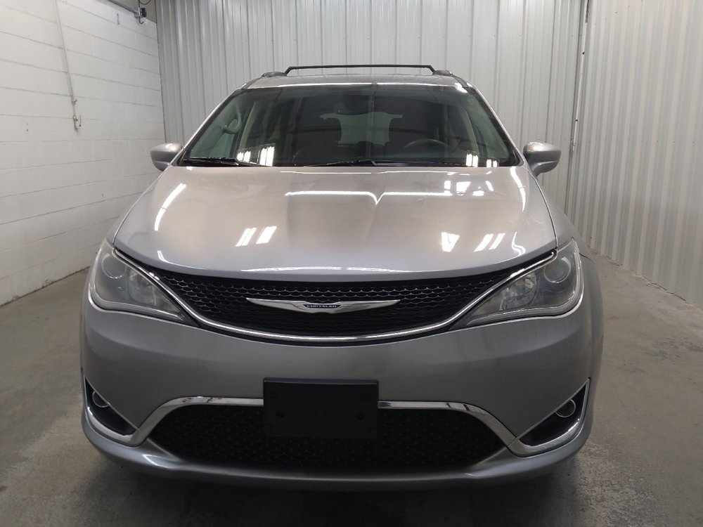 Used 2019 Chrysler Pacifica Touring Plus w/ Tire & Wheel Group FWD image 15