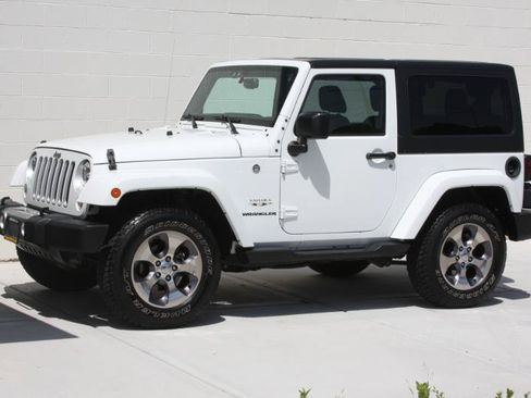 Used 2016 Jeep Wrangler Sahara w/ Dual Top Group AWD/4WD image 20