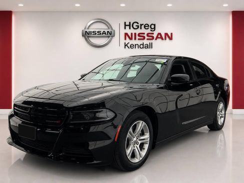 Used 2022 Dodge Charger SXT RWD image 3