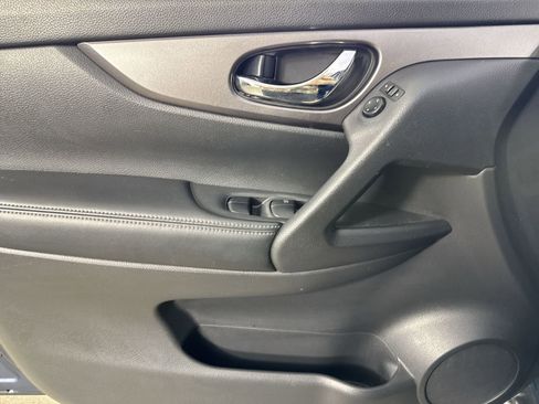 Used 2016 Nissan Rogue S image 18