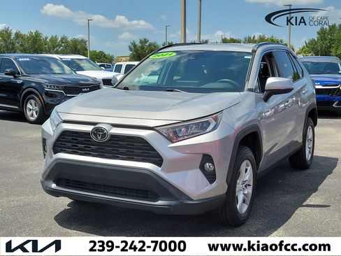 Used 2021 Toyota RAV4 XLE w/ Convenience Package FWD image 7