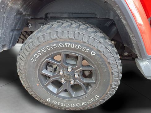Used 2025 Jeep Gladiator Sport AWD/4WD image 9