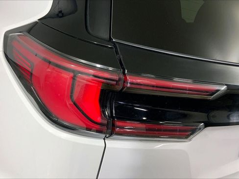 Used 2025 GMC Acadia Elevation FWD image 28