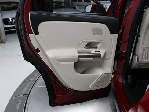 Used 2024 Mercedes-Benz GLA 250 w/ Exclusive Package image 41