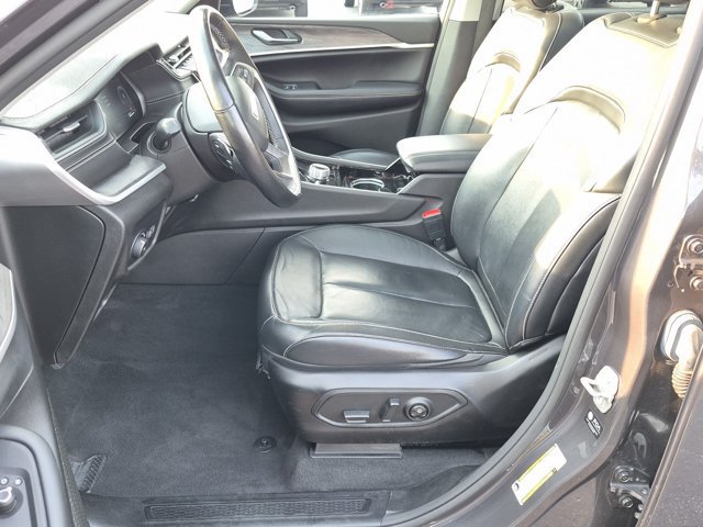 Used 2022 Jeep Grand Cherokee L Limited AWD/4WD image 9