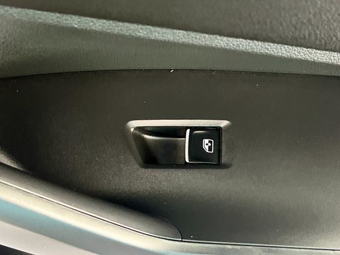 Used 2023 Volkswagen Jetta SE FWD image 31
