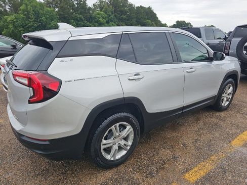 Used 2022 GMC Terrain SLE w/ Fleet Convenience Package AWD/4WD image 2