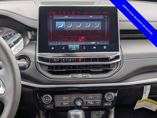 Used 2025 Jeep Compass Latitude w/ Sun & Sound Group AWD/4WD image 23