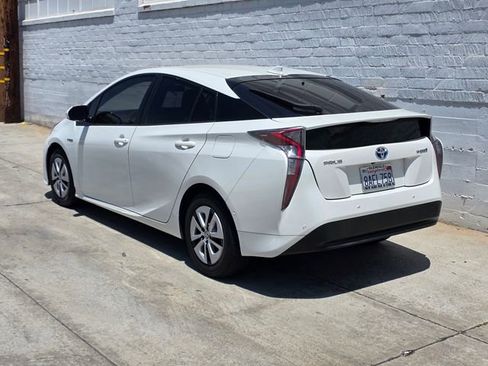 Used 2017 Toyota Prius Three FWD image 4