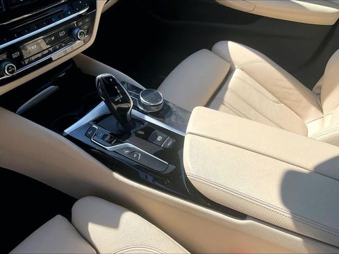 Used 2019 BMW 530i xDrive w/ Premium Package AWD/4WD image 16