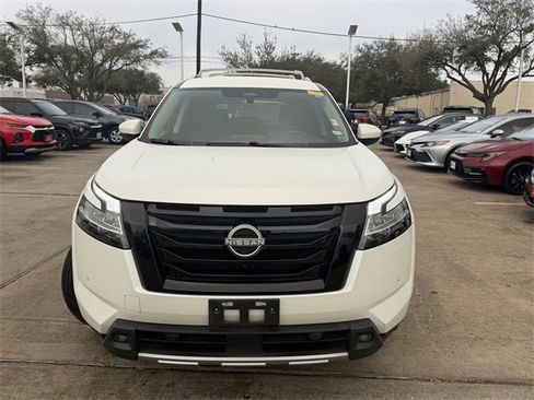 Used 2023 Nissan Pathfinder SL w/ Lighting Package (N92) image 2