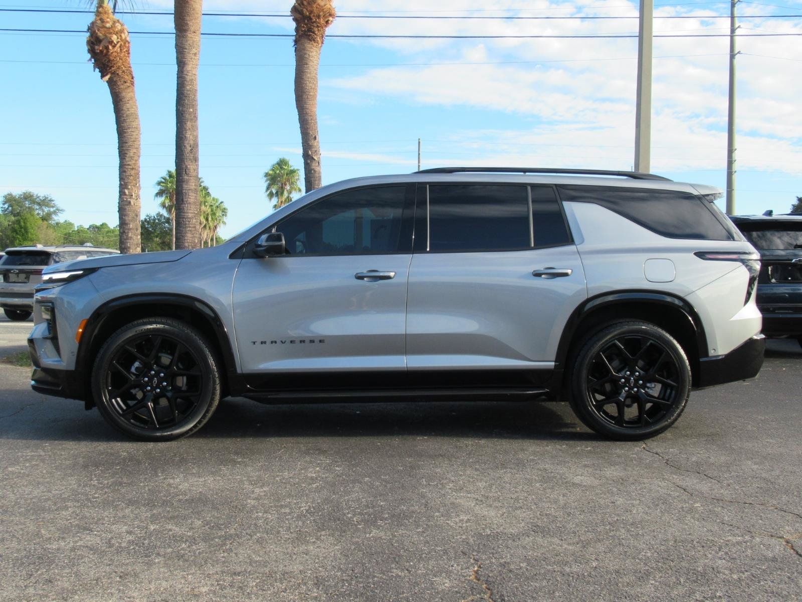 Used 2026 Chevrolet Traverse RS FWD image 2
