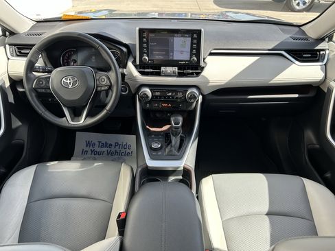 Used 2019 Toyota RAV4 Limited AWD/4WD image 18
