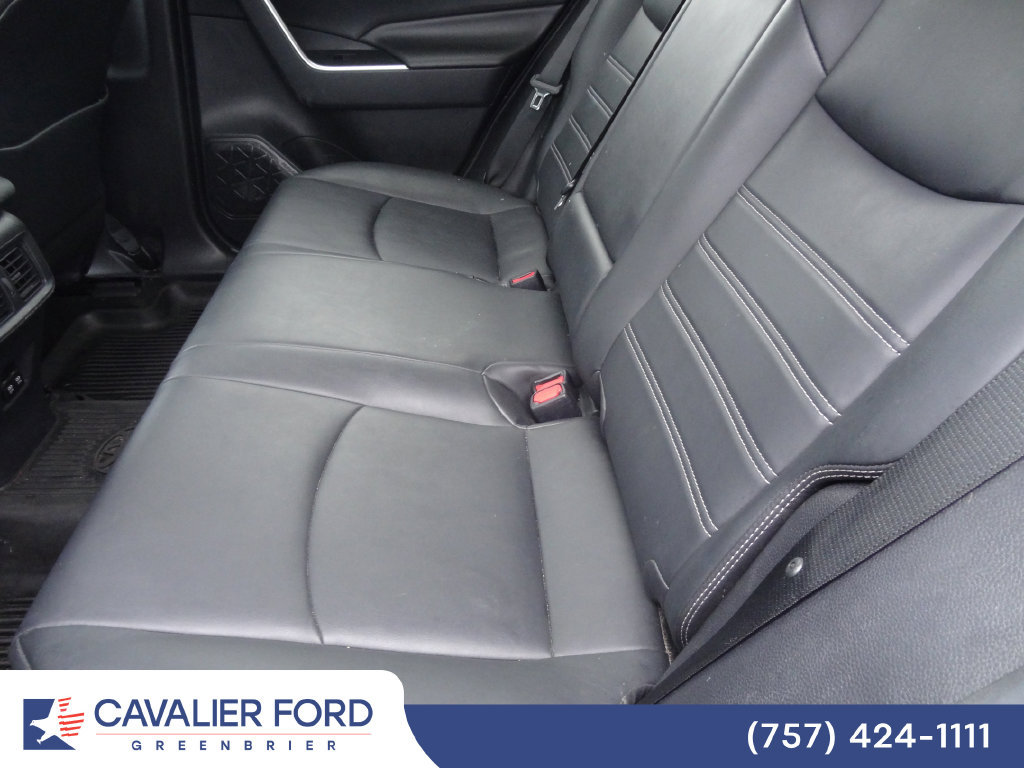 Used 2019 Toyota RAV4 XLE Premium FWD image 16