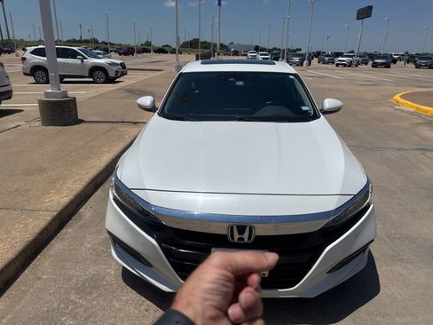 Used 2018 Honda Accord Touring image 10
