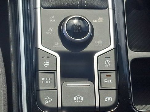 Certified 2025 Kia Sorento SX Prestige w/ Sage Leather Package AWD/4WD image 24