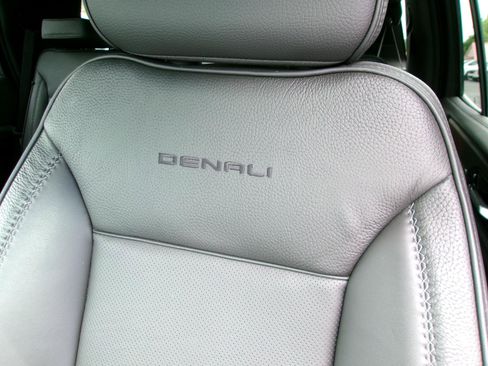 Certified 2025 GMC Yukon Denali AWD/4WD image 16