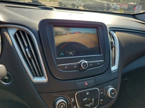 Used 2018 Chevrolet Malibu LS image 18