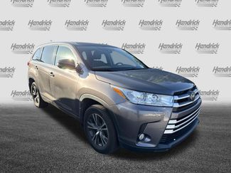 Used 2018 Toyota Highlander Plus AWD/4WD video 2
