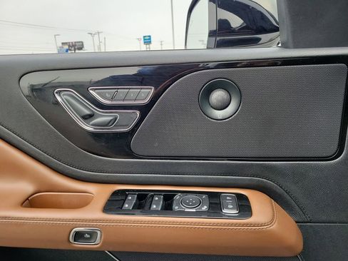 Certified 2020 Lincoln Aviator Reserve w/ Elements Package Plus image 18