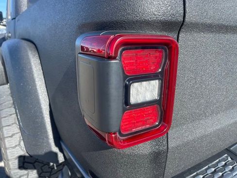 Used 2020 Jeep Gladiator Rubicon image 11