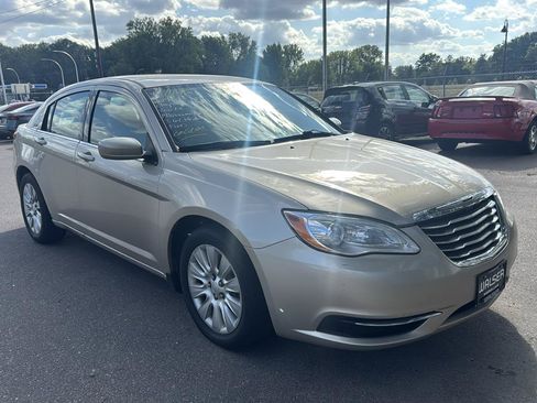 Used 2014 Chrysler 200 LX FWD image 3