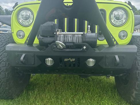Used 2017 Jeep Wrangler Unlimited Rubicon w/ Connectivity Group AWD/4WD image 41
