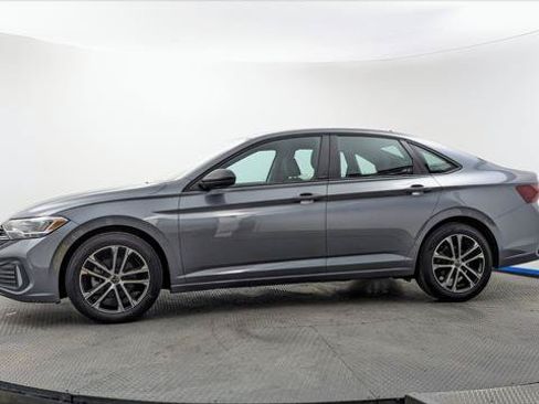 Used 2024 Volkswagen Jetta Sport FWD image 3