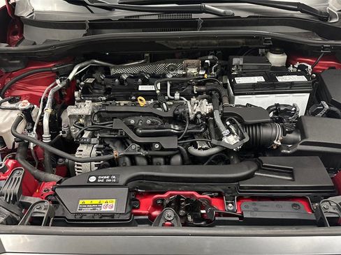 Used 2022 Toyota Corolla Cross XLE image 11