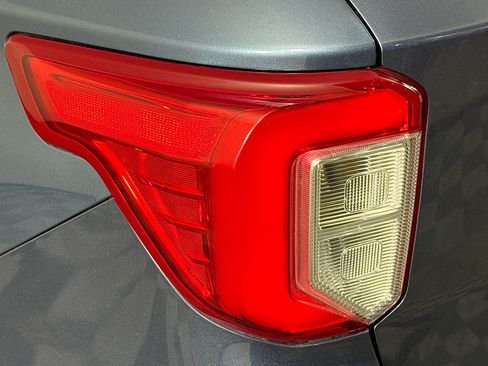 Used 2020 Ford Explorer XLT w/ Equipment Group 202A RWD image 34