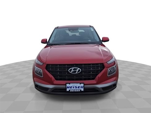 Used 2023 Hyundai Venue SE image 3