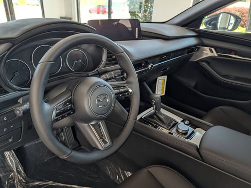 New 2026 MAZDA MAZDA3 Hatchback w/Premium Plus Pkg image 19