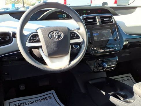 Used 2017 Toyota Prius Four image 12