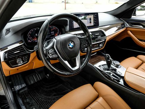 Used 2021 BMW 530i w/ Convenience Package RWD image 3