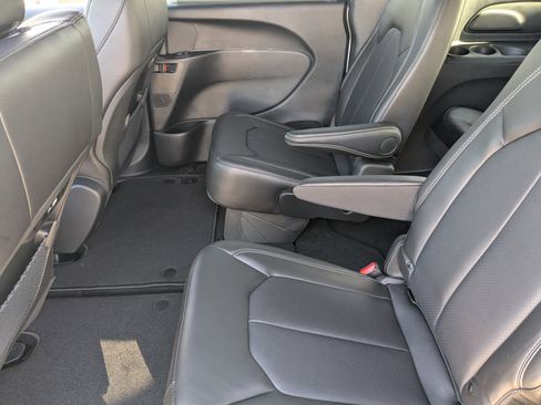 New 2026 Chrysler Pacifica Select image 14