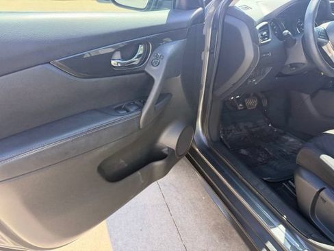 Used 2017 Nissan Rogue S w/ S Family Package FWD image 17