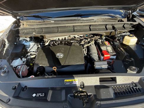 Used 2020 Toyota Highlander XLE image 24