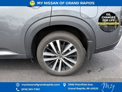 Used 2025 Nissan Pathfinder Platinum AWD/4WD image 34