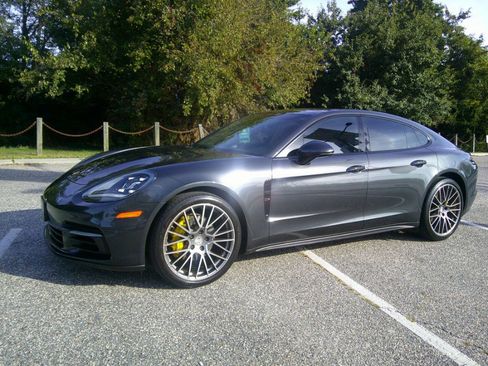 Used 2018 Porsche Panamera 4 image 2